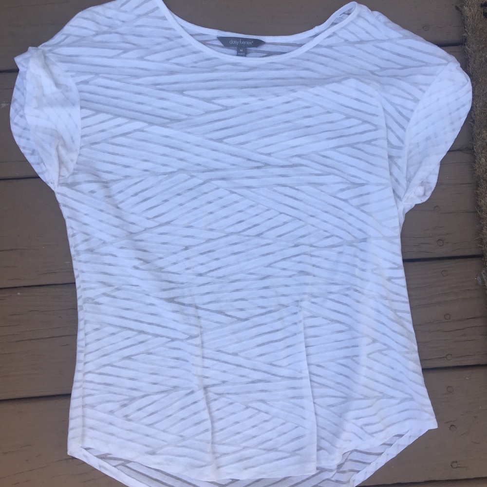 Women’s white t shirt